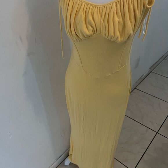 Yellow Sleeveless Dress - Picture 6 of 6